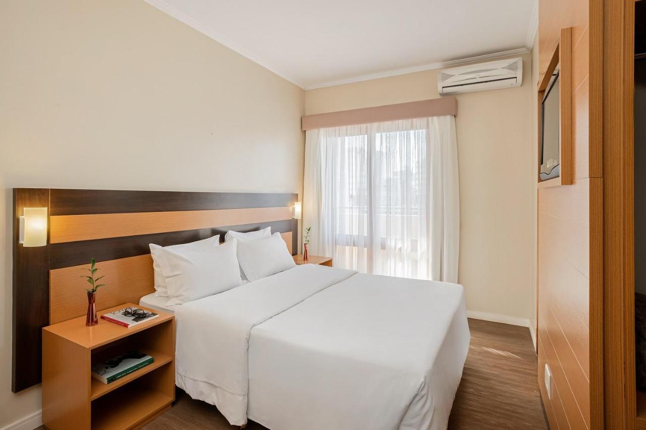 Quarto Duplo Standard com 1 Cama de Casal